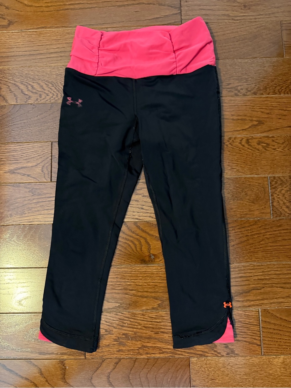 Women’s Under Armour Black Capri Leggings with Bight Coral Waistband. Size XS/S